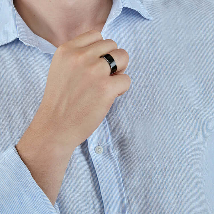 Man wearing Black CNICK NFC Payment Smart Ring